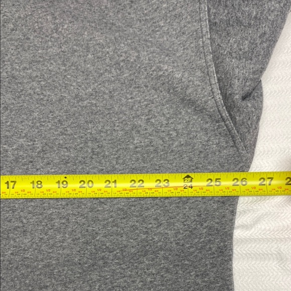 Secret Treasures Sweatshirt Raw Hem Crewneck Oversized Heathered Gray Size 8-10 - Picture 3 of 6